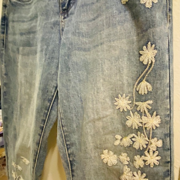 FDJ French Dressing Jeans Sixe 8 Olivia Embroidered Slim Leg Floral Flowers - Picture 2 of 9